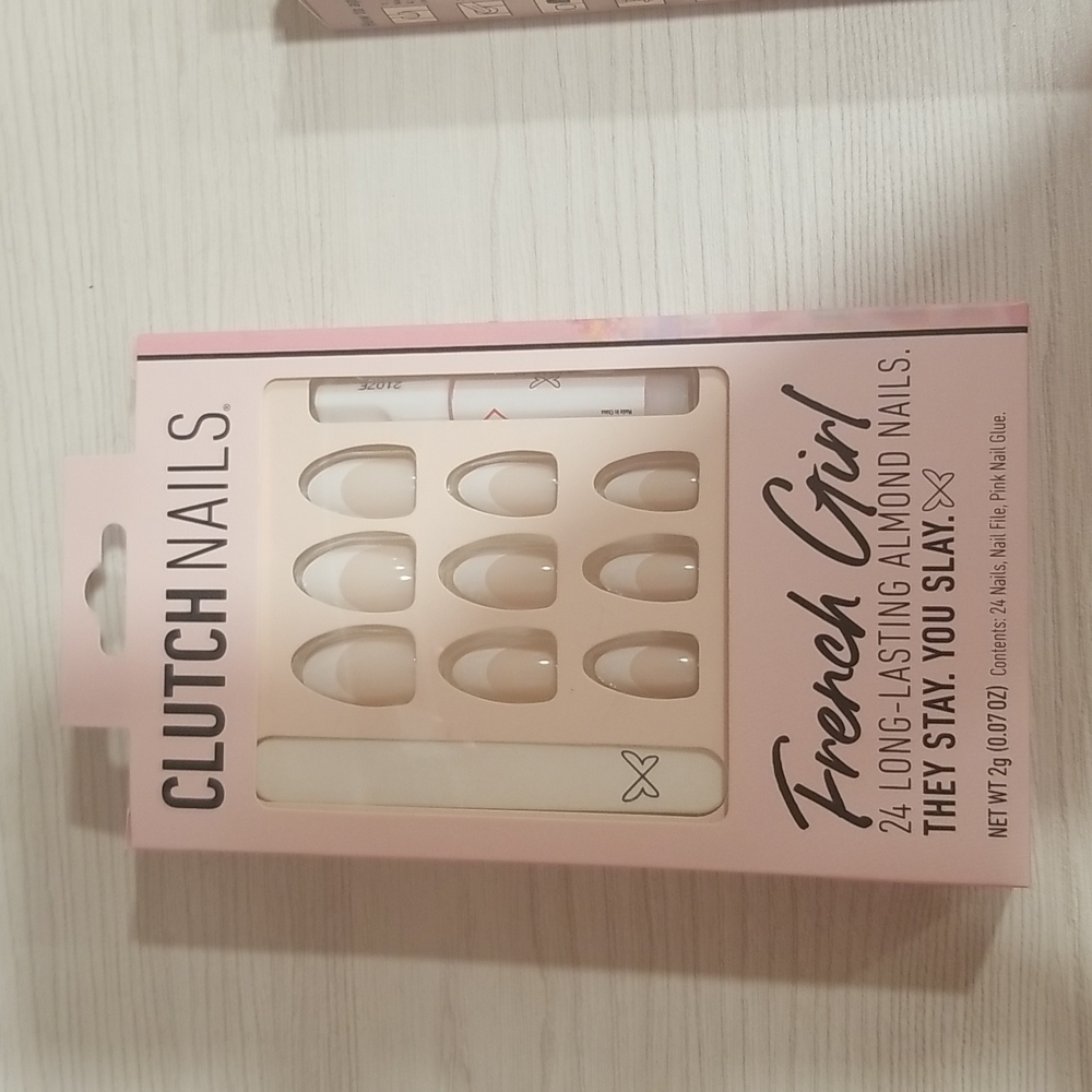 Clutch Press on Nails